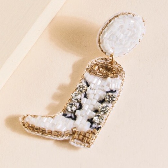 💝Boutique Beaded Cowboy Boots 👢 Hanging Earrings - Picture 3 of 3